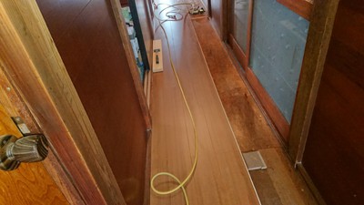 K様邸廊下上張り.JPG